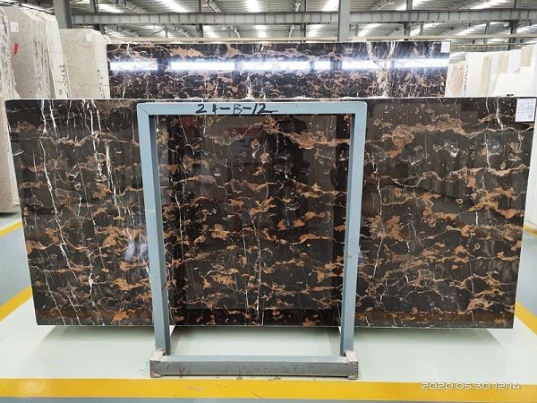 Đá cẩm thạch đen có vân vàng
