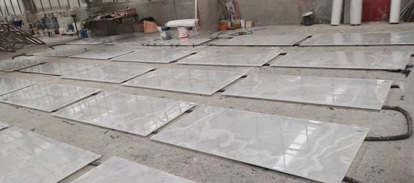 Gạch ốp lát tổng hợp Onyx trắng